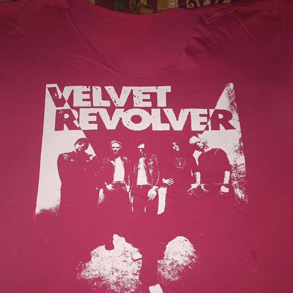 1. VELVET REVOLVER Rock Band t-shirt.